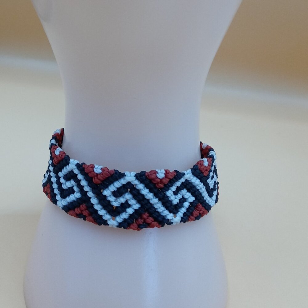 Multicolor Handwoven Macrame Thread Bracelet Design Patterns - Picture 8 of 10